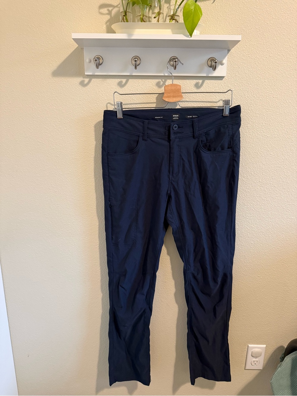 Prana Womenās Straight-Leg Pants in Navy